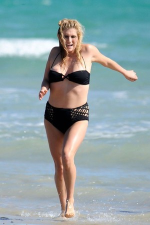 ビーチで見かける「ちょっと痛い」女性の特徴ランキング