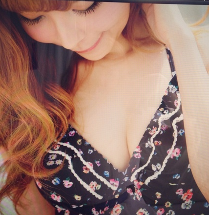 益若つばさ（27歳）、ブログで水着姿を公開！ポーズが不必要にエロいｗｗ