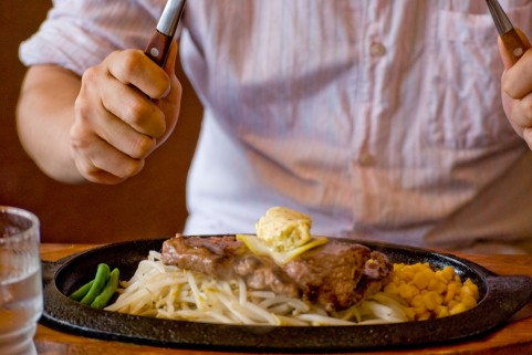 私のカラダにおってる？体臭を悪化させる危険な食品6種