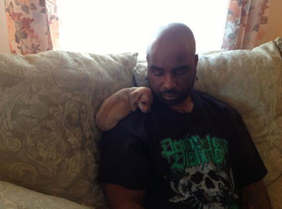 ペットは飼い主に似る?飼い主と同じポーズをとるワンコたちww