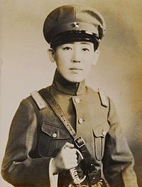 水川あさみの男装姿をご覧ください