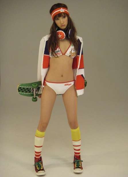 菜々緒、ビキニでバカンス満喫！パーフェクトボディを披露