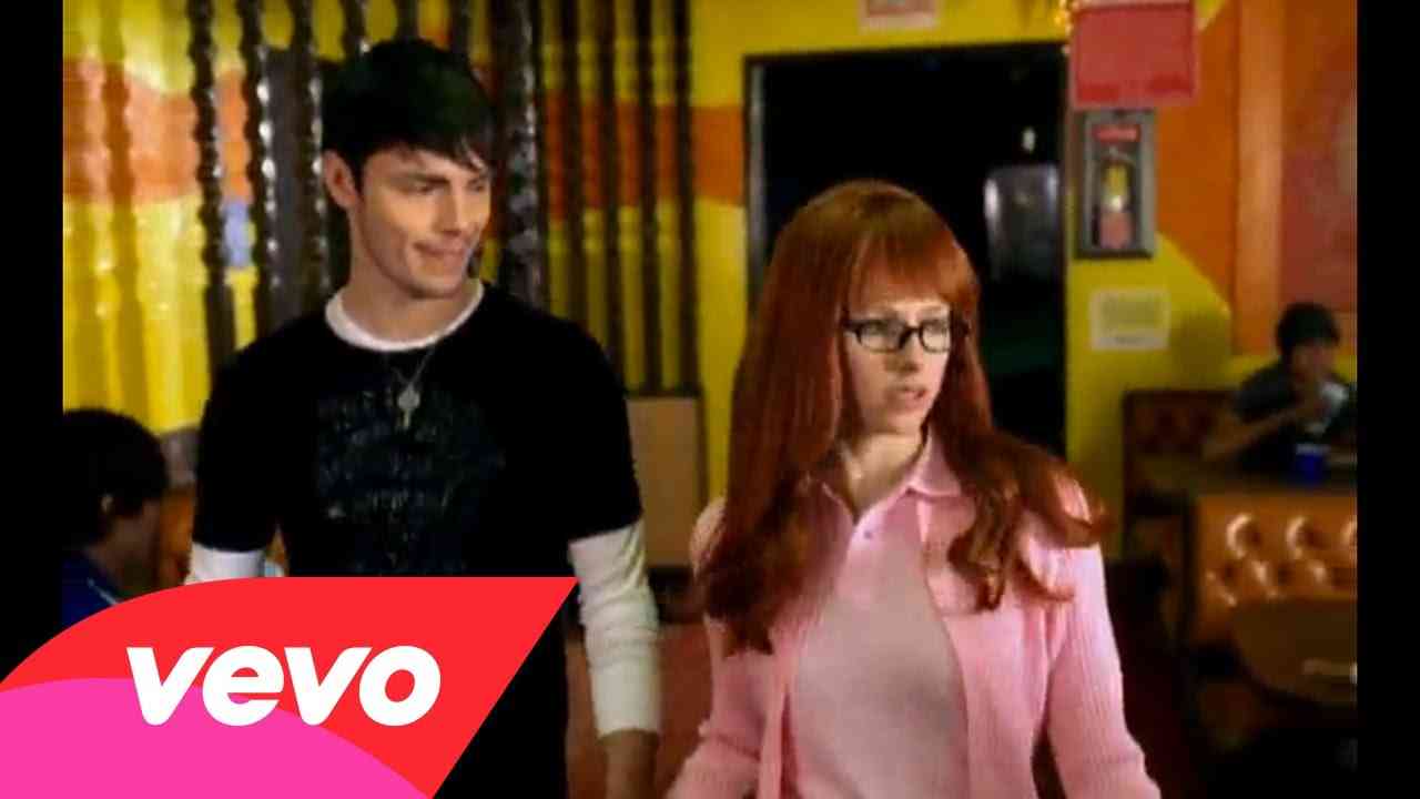 Avril Lavigne - Girlfriend - YouTube