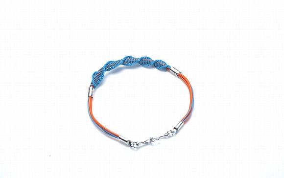 20～30代の女性に人気 …電子部品を使った “理系アクセサリー”が「かわいい！」と話題に