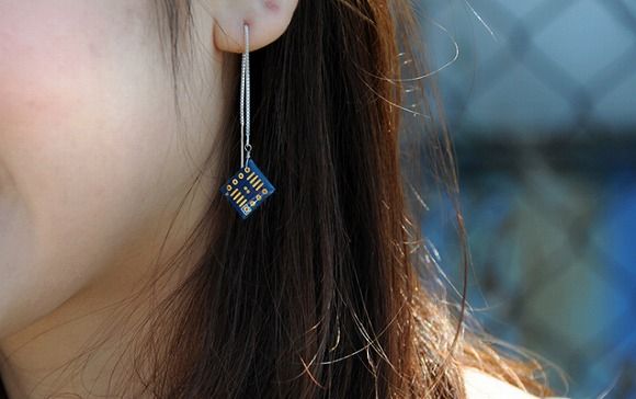 20～30代の女性に人気 …電子部品を使った “理系アクセサリー”が「かわいい！」と話題に