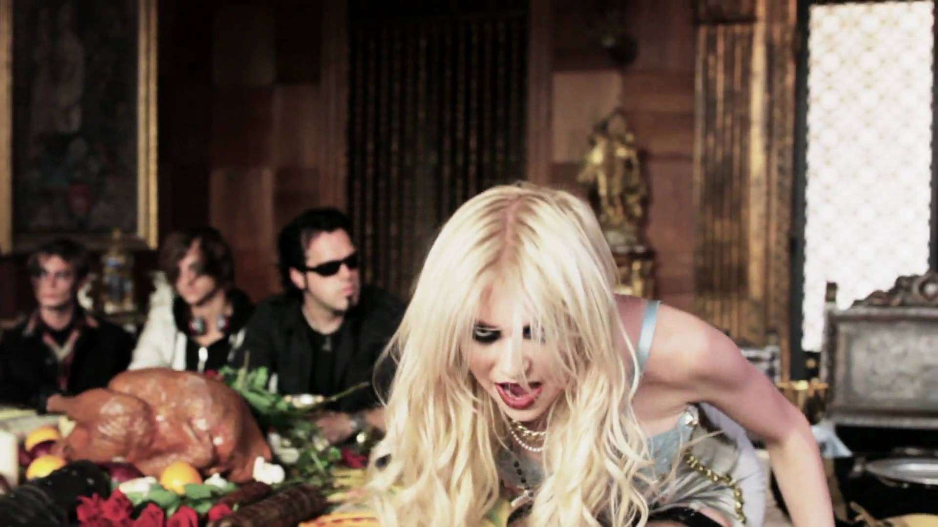 The Pretty Reckless - Miss Nothing - YouTube
