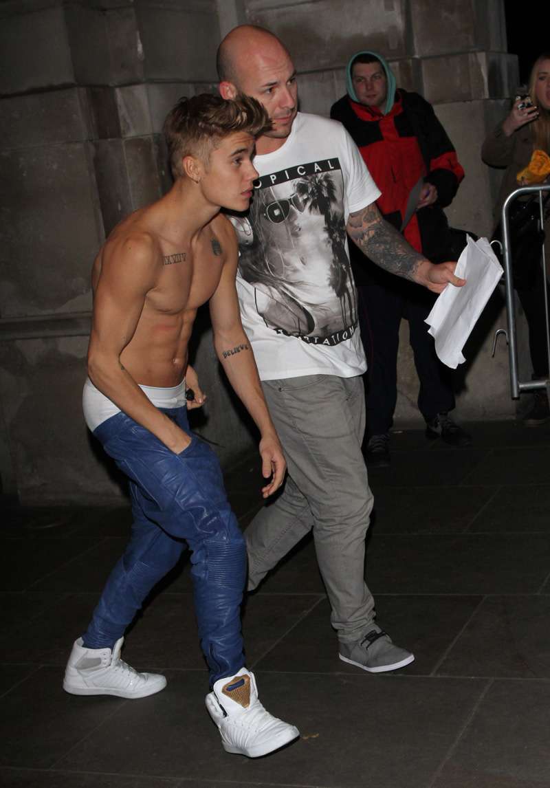 ジャスティン・ビーバーに新恋人？　パンツまる見えデート