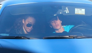 ジャスティン・ビーバーに新恋人？　パンツまる見えデート - モデルプレス