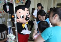 ミッキーに元気もらったョ　小児病棟を訪問　高松 （産経新聞） - Yahoo!ニュース