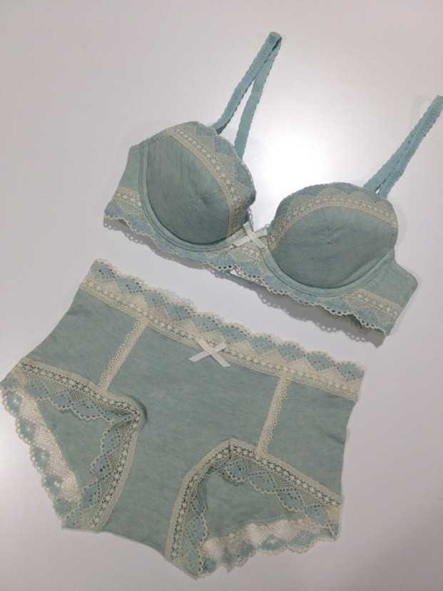 何歳からブラジャーつけてましたか？