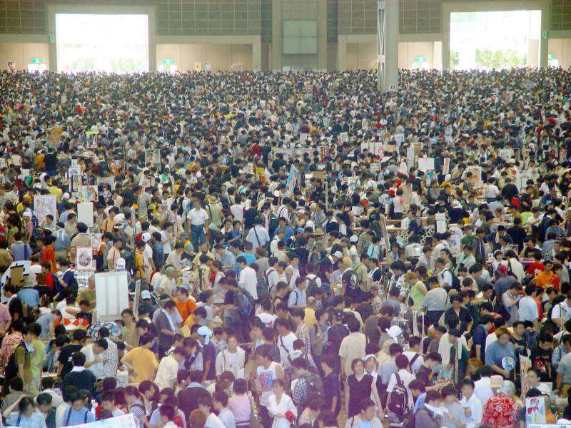オタクのお祭り コミックマーケットの会場内に雲ができるwww