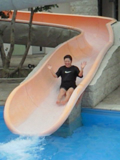 美術館に登場した ”超巨大滑り台”が楽しそう!