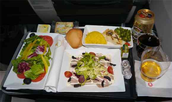 【中国】団体客30名全員が機内食の食器を無断で持ち帰り → 乗務員が注意 →&nbsp;まさかの逆ギレ「バカにするな！」 | ロケットニュース24