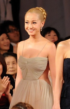 沢尻エリカの最新の姿、蜷川実花がTwitterで公開  ガールズちゃんねる 