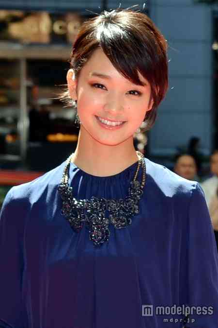 剛力彩芽、先輩・米倉涼子からべた褒めの嵐「どんどん綺麗になってる」「私には出来ない」