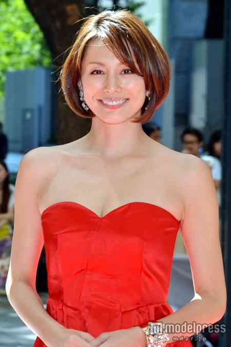 剛力彩芽、先輩・米倉涼子からべた褒めの嵐「どんどん綺麗になってる」「私には出来ない」
