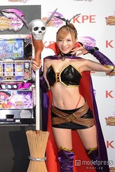 手島優、“ヒモパン”チラ見せのSEXYコスプレ披露(モデルプレス) - エンタメ - livedoor ニュース