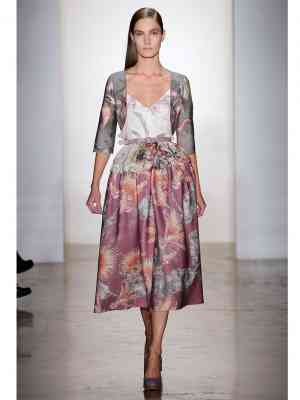 今秋冬のファッションは「デカダンエレガンス」が流行る?!