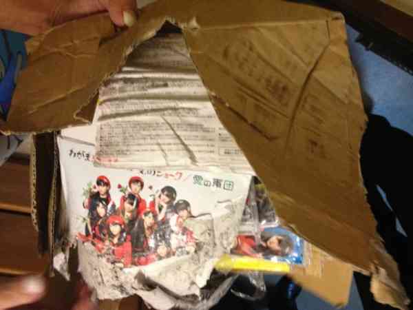 【佐川急便】客にCDをバキバキにして配達→「限定商品は補償しねーからｗｗ」
