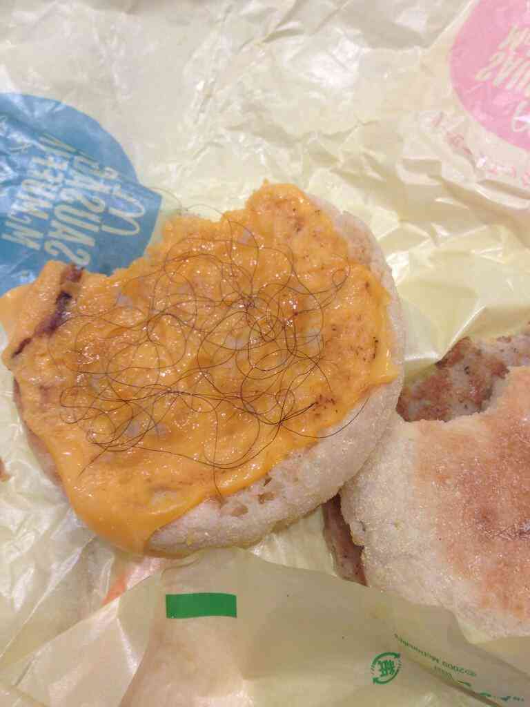 Twitter民「朝マックに毛が入ってたｗ」 ←マクドナルド、警察への通報も視野に！
