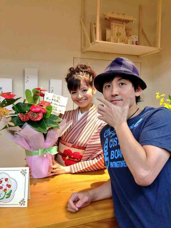 園山真希絵が和菓子屋開店　死装束で接客(´・ω・`)