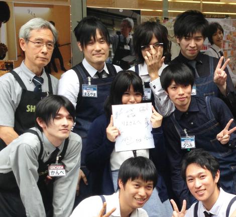 「イケメン書店員」のサイン&握手会に女子の大行列 ←いけめ…ん?