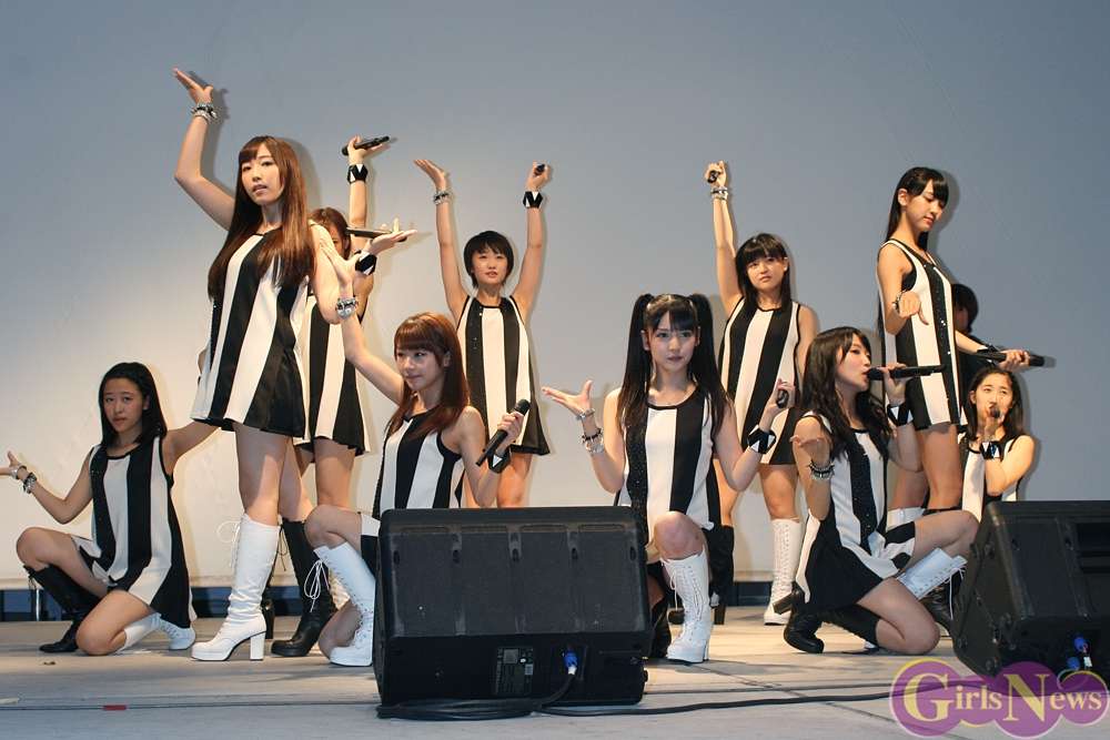 モーニング娘。のイベント写真に幽霊が写ってる((((;゚Д゚)))