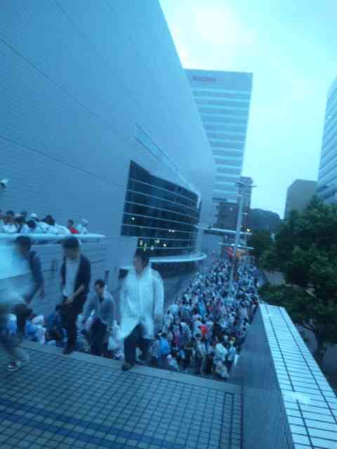 声優・田村ゆかりのライブが台風直撃でも決行！台風の中でも動じない王国民達の雄姿をご覧ください