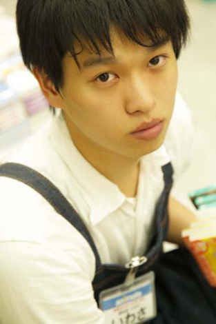 「イケメン書店員」のサイン&握手会に女子の大行列 ←いけめ…ん?