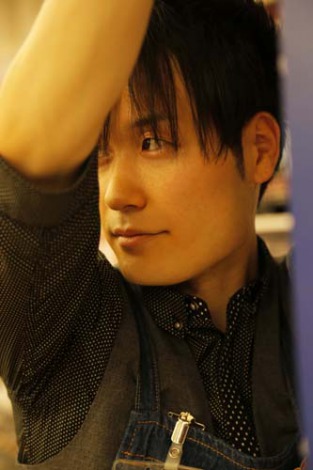 「イケメン書店員」のサイン&握手会に女子の大行列 ←いけめ…ん?