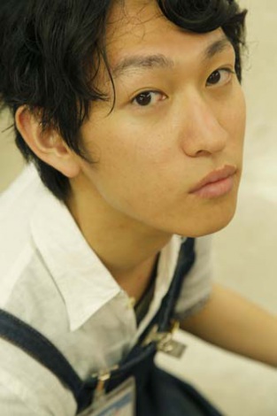 「イケメン書店員」のサイン&握手会に女子の大行列 ←いけめ…ん?