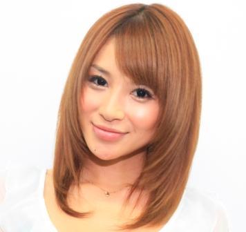 手島優、“ヒモパン”チラ見せのSEXYコスプレ披露