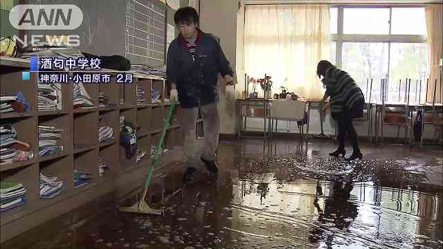 教諭、勤め先の中学校に侵入し校舎内水浸しに