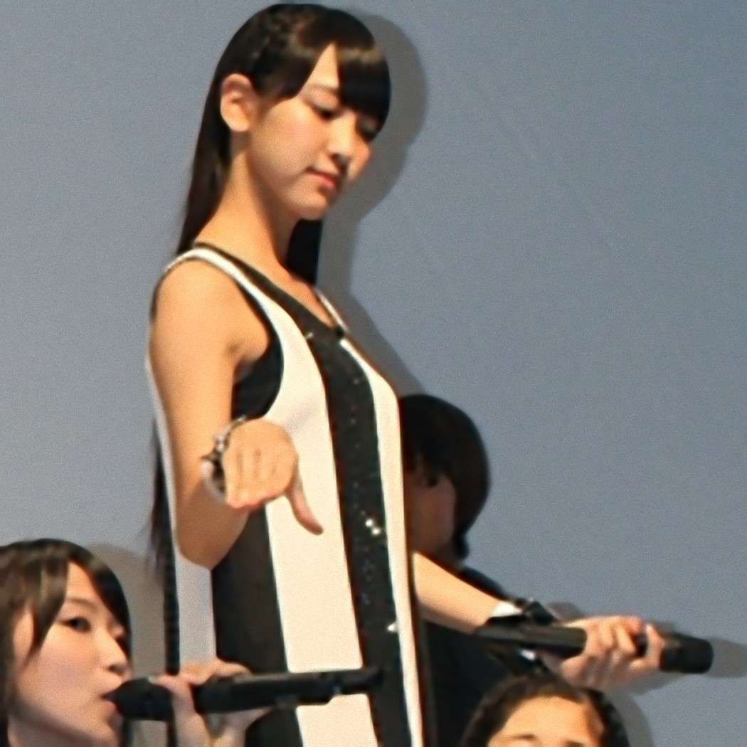 モーニング娘。のイベント写真に幽霊が写ってる((((;゚Д゚)))