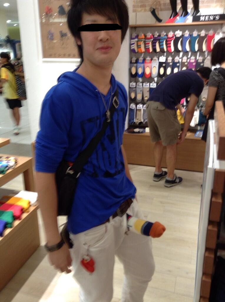 【下ネタ注意】Twitter民が靴下を性器に見せるように装着→店激怒「削除しない場合は刑事告訴！」