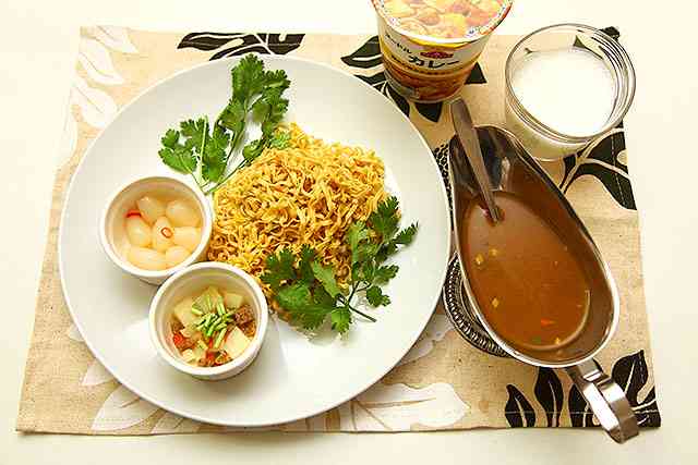 カップラーメンをどこまで豪華に撮影できるか試してみた結果…