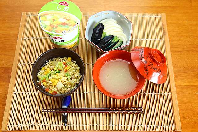 カップラーメンをどこまで豪華に撮影できるか試してみた結果…