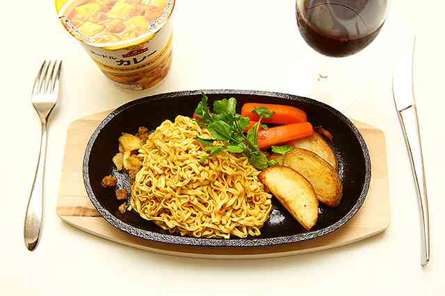 カップラーメンをどこまで豪華に撮影できるか試してみた結果…
