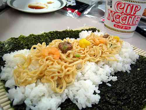 カップラーメンをどこまで豪華に撮影できるか試してみた結果…