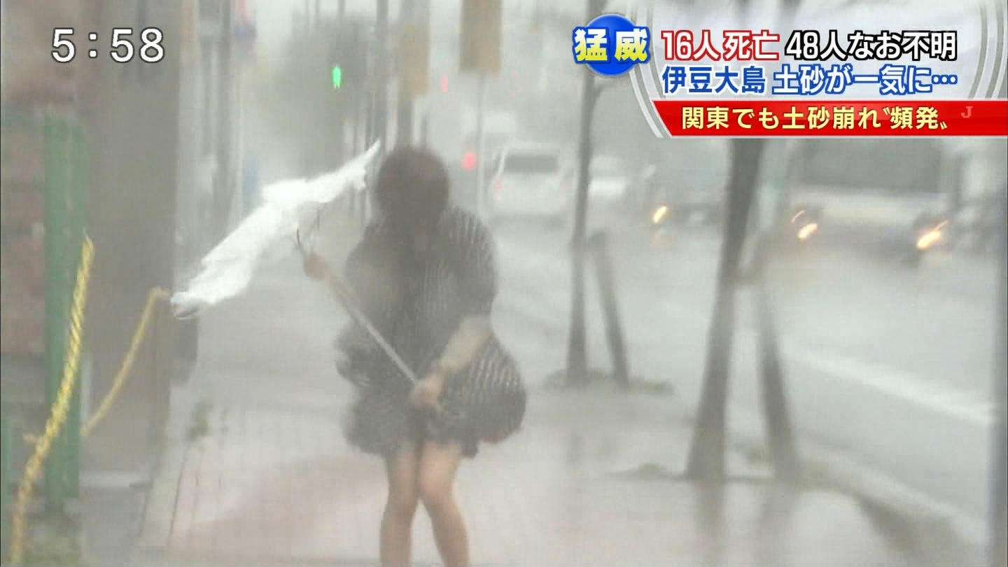 これが日本のおもてなし？傘のポイ捨てマナーが悪く危険だと話題に