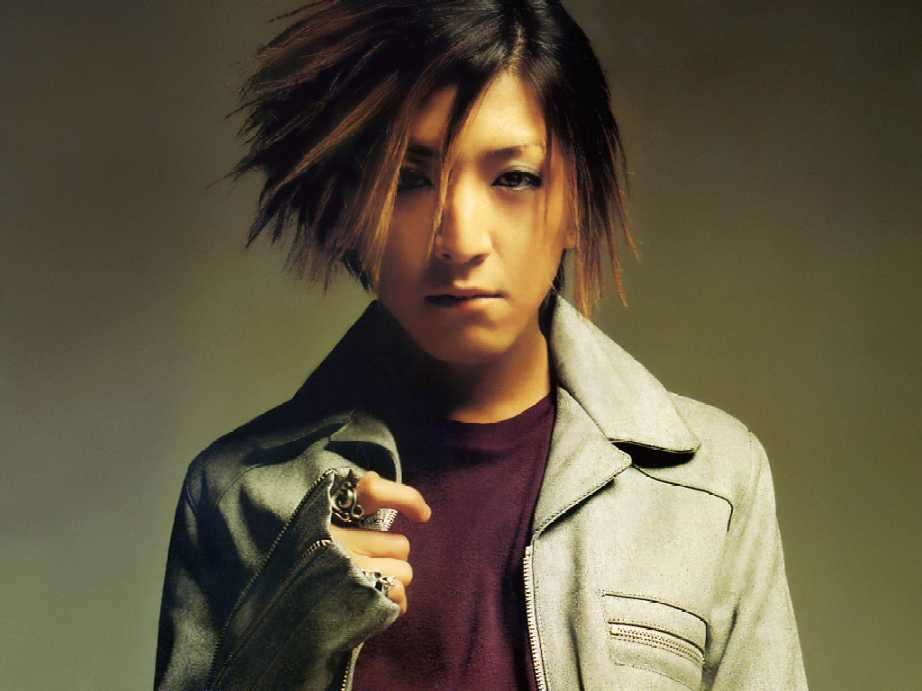 昔の板野友美と昔のGLAYのHISASHIが似てる件