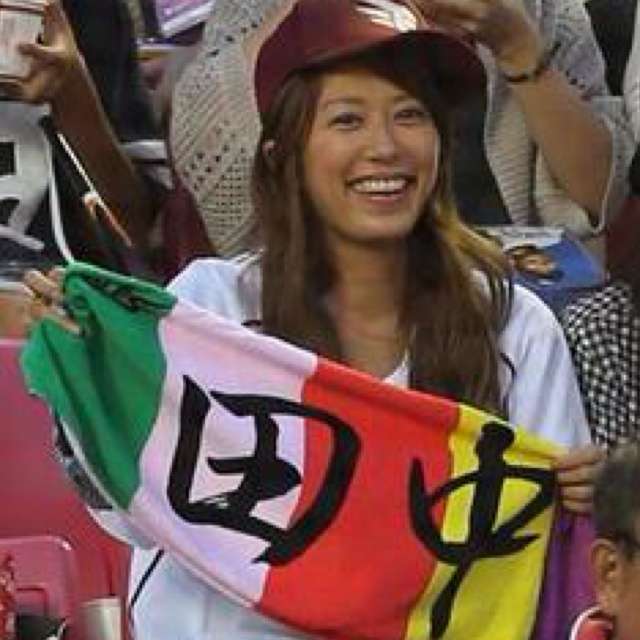 里田まい、日本シリーズ観戦で試合前ノック打球を素手でキャッチ！観客も大興奮