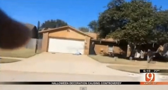 ハロウィン用の超リアルな死体人形を見た隣人が警察に通報 → 市当局「これからもリアルな装飾がんばってください」と激励