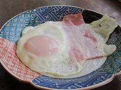 目玉焼きに“意外と合う”調味料「カレー粉」「シナモン」 - ライブドアニュース