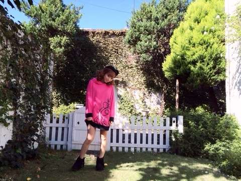 辻希美が立ち上げた子供服ブランド「Saruru」の大人用をご覧ください