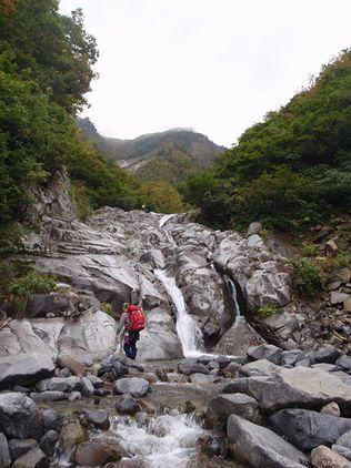 特撮俳優の齋藤ヤスカさん「父が山で遭難しました！捜索費1日50万です至急募金お願いします！」→大炎上