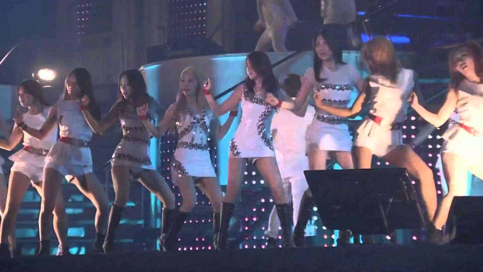 KARA - Step(KARASIA 2013 in TOKYO DOME) - YouTube