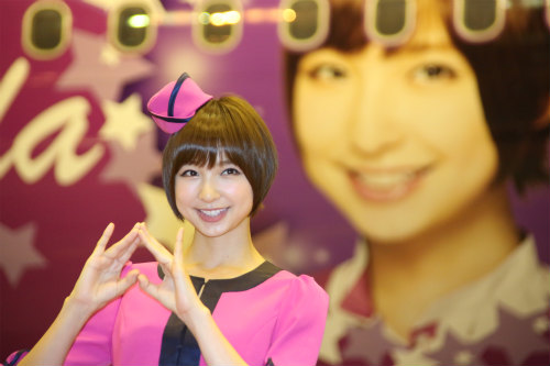 「空からCAマリコ！」篠田麻里子、MARIKO JETで「お・も・て・な・し！」