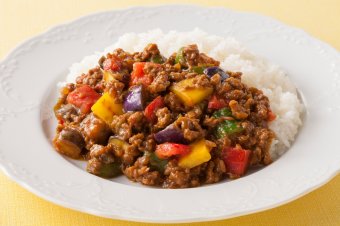 彩り夏野菜のベジキーマカレー | おすすめレシピ一覧 | ハウス食品