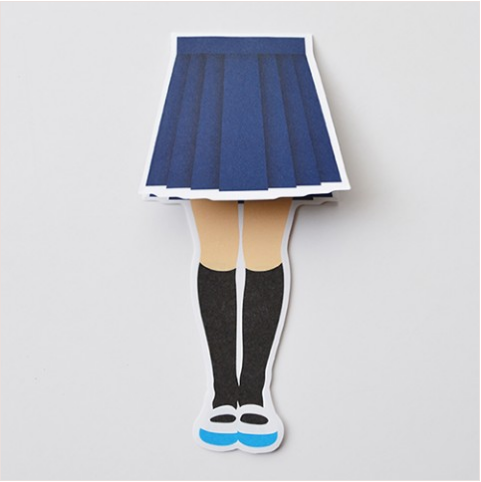 スカートを思いっきりめくっちゃえ！ 思わずドキッな「スカートめくり」ふせん